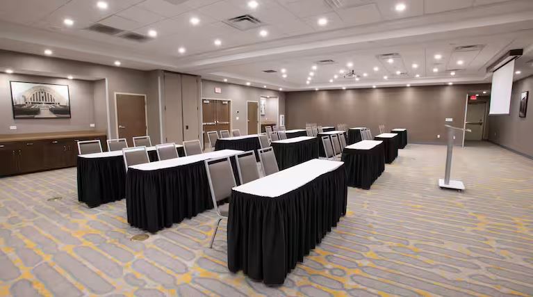 Spacious Meeting Room