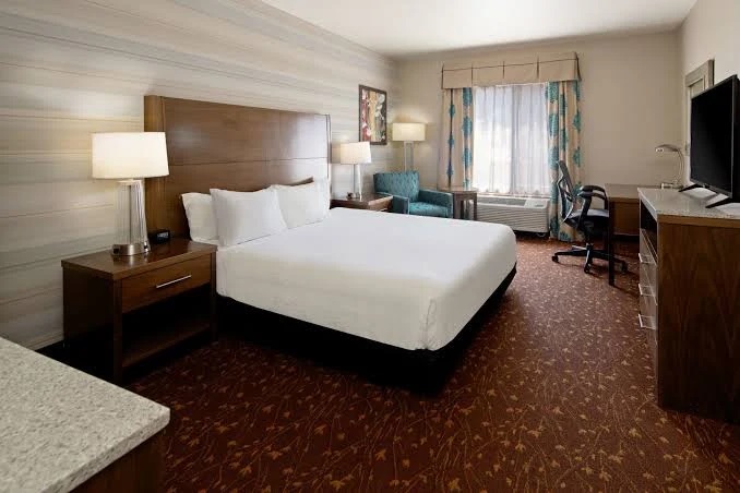 Generous and modern non-smoking rooms